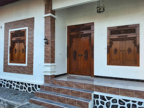 Naufal Homesty, full rumah set klasik minimalis
