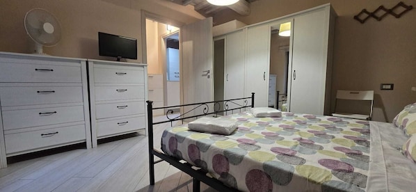 1 bedroom, iron/ironing board, free WiFi, bed sheets
