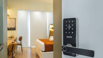Comfort Apartment, 1 Queen Bed, Kitchen, City View | Laptop workspace, iron/ironing board, WiFi (free)