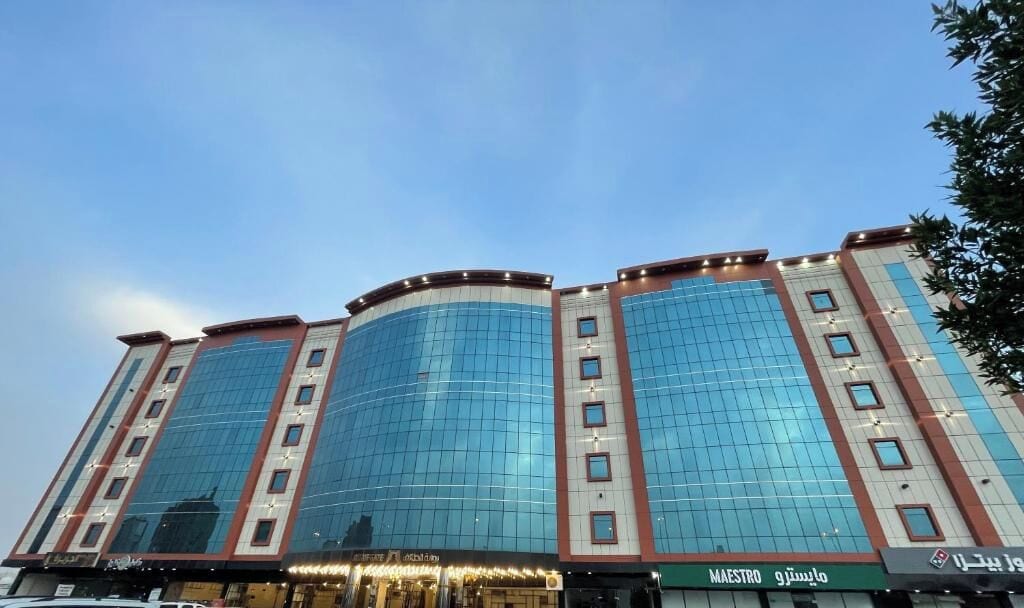 A multi-story hotel with a curved facade, large windows, and signage for 'MAESTRO' and 'MAESTRO 9'.