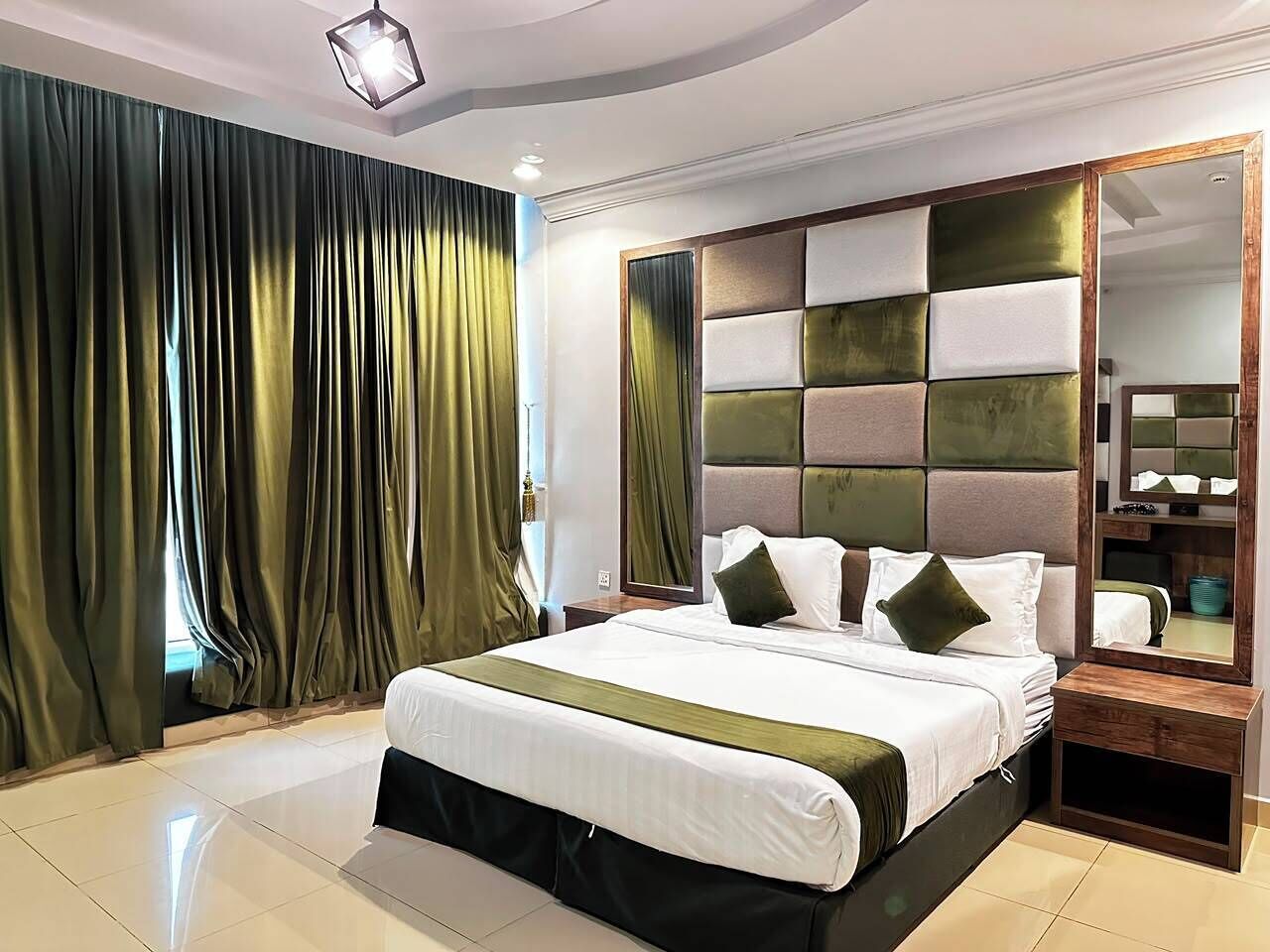 Deluxe Room, City View