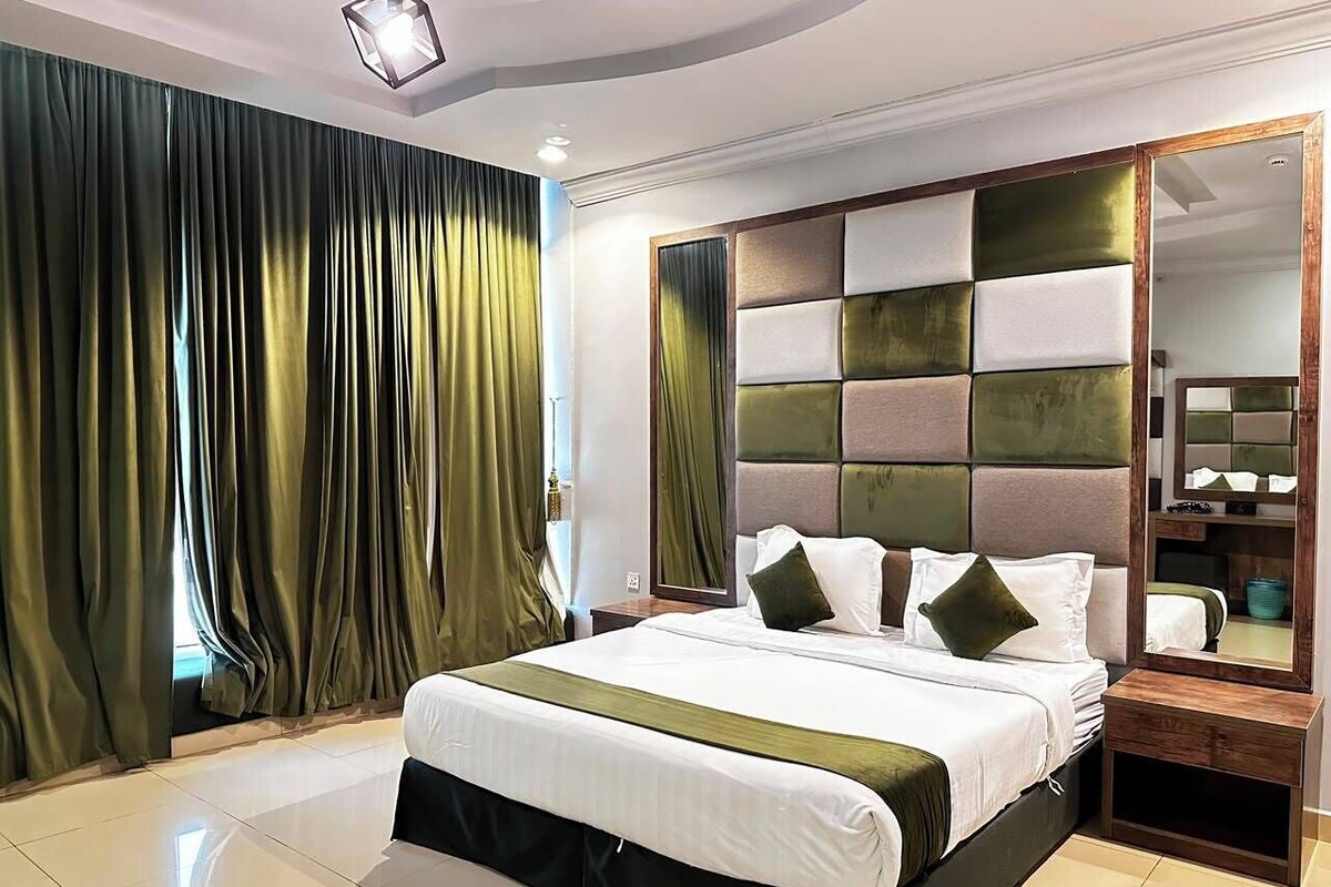 Deluxe Room, City View