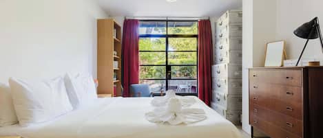 1 bedroom, iron/ironing board, internet, bed sheets