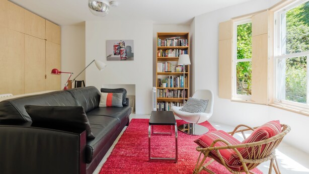 Living area - Stylish bright apartment with private garden (London)