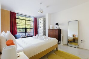Room - Stylish bright apartment with private garden (London)