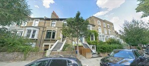 Exterior - Stylish bright apartment with private garden (London)