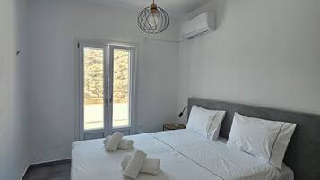 In-room safe, blackout drapes, iron/ironing board, WiFi (free)