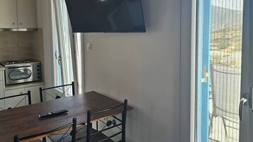 Luxury Studio, Sea View | Dining