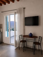 Estudio de lujo, vistas al mar | Comedor