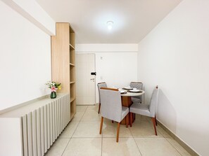 Apartment | Dining - Breeze By Hosppedar (João Pessoa)