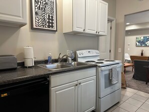 Private kitchen - Cozy 1 BR /Uptown Lakes Area-/Your Minneapolis Home! Walk to everything! Dog OK! (Minneapolis)