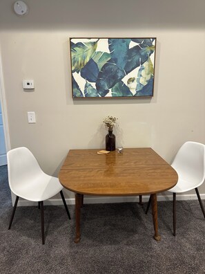 Dining - Cozy 1 BR /Uptown Lakes Area-/Your Minneapolis Home! Walk to everything! Dog OK! (Minneapolis)