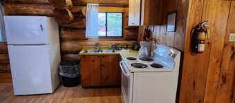 Log cabin stay at Haliburton Forest. Trails, Wolf Centre, Canopy Tour, 100lakes!