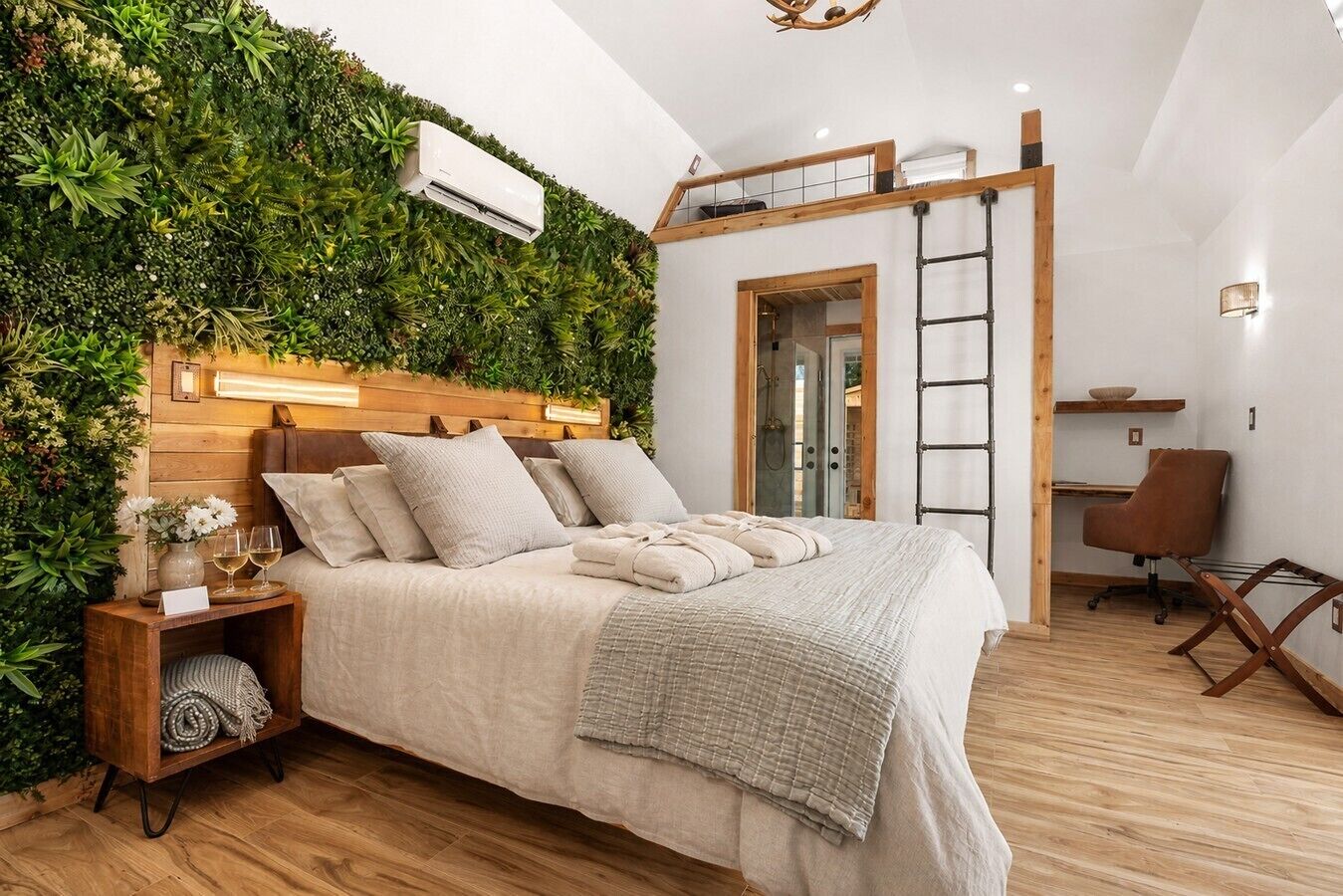 2 bedrooms, desk, iron/ironing board, travel cot