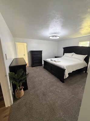 Room - Fabulous 4-bedroom house with AC in charming Bessemer (Bessemer)