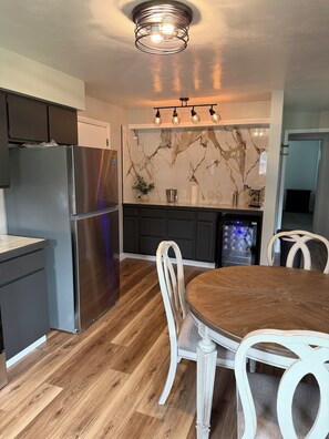 Dining - Fabulous 4-bedroom house with AC in charming Bessemer (Bessemer)