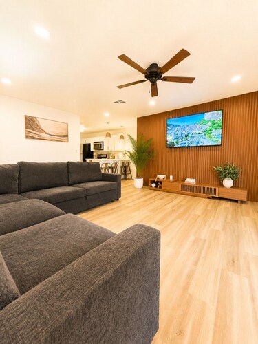 Modern 2BR in West El Paso • King Bed • 2 Baths • Garage • Sleeps 6