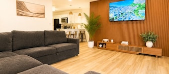 Modern 2BR in West El Paso • King Bed • 2 Baths • Garage • Sleeps 6