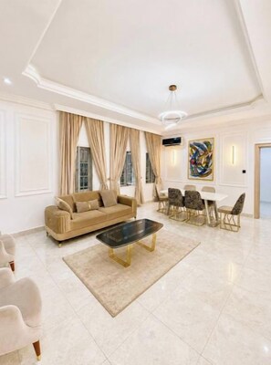 Ảnh chưa phân loại, 5 trong số 64 ảnh, nút