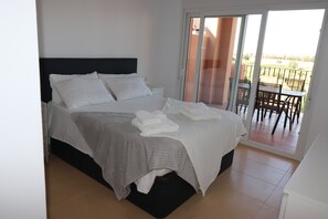 2 bedrooms, WiFi (free), bed sheets