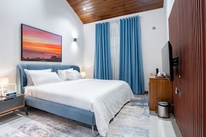 Deluxe Double Room, Balcony, Garden View | In-room safe, desk, iron/ironing board, free WiFi - Opulent Villa Nuwara Eliya (Nuwara Eliya)