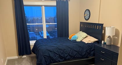 Spacious 5-bedroom house in beautiful Gillette with AC