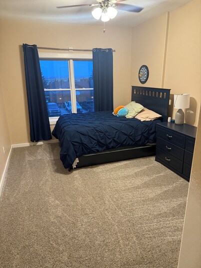 Spacious 5-bedroom house in beautiful Gillette with AC