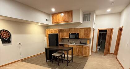 Spacious 5-bedroom house in beautiful Gillette with AC