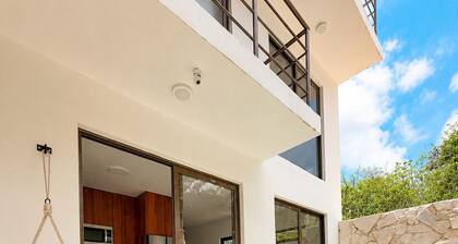 Villa with a private pool very close to the beach