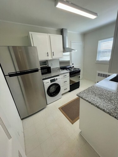 Comfortable and Convenient 2-Bedroom Condo in Historic Ardmore
