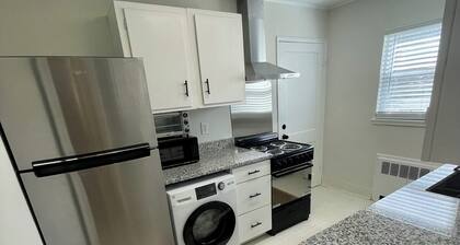 Comfortable and Convenient 2-Bedroom Condo in Historic Ardmore