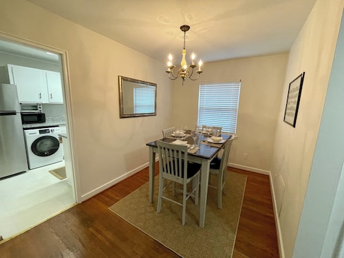 Comfortable and Convenient 2-Bedroom Condo in Historic Ardmore