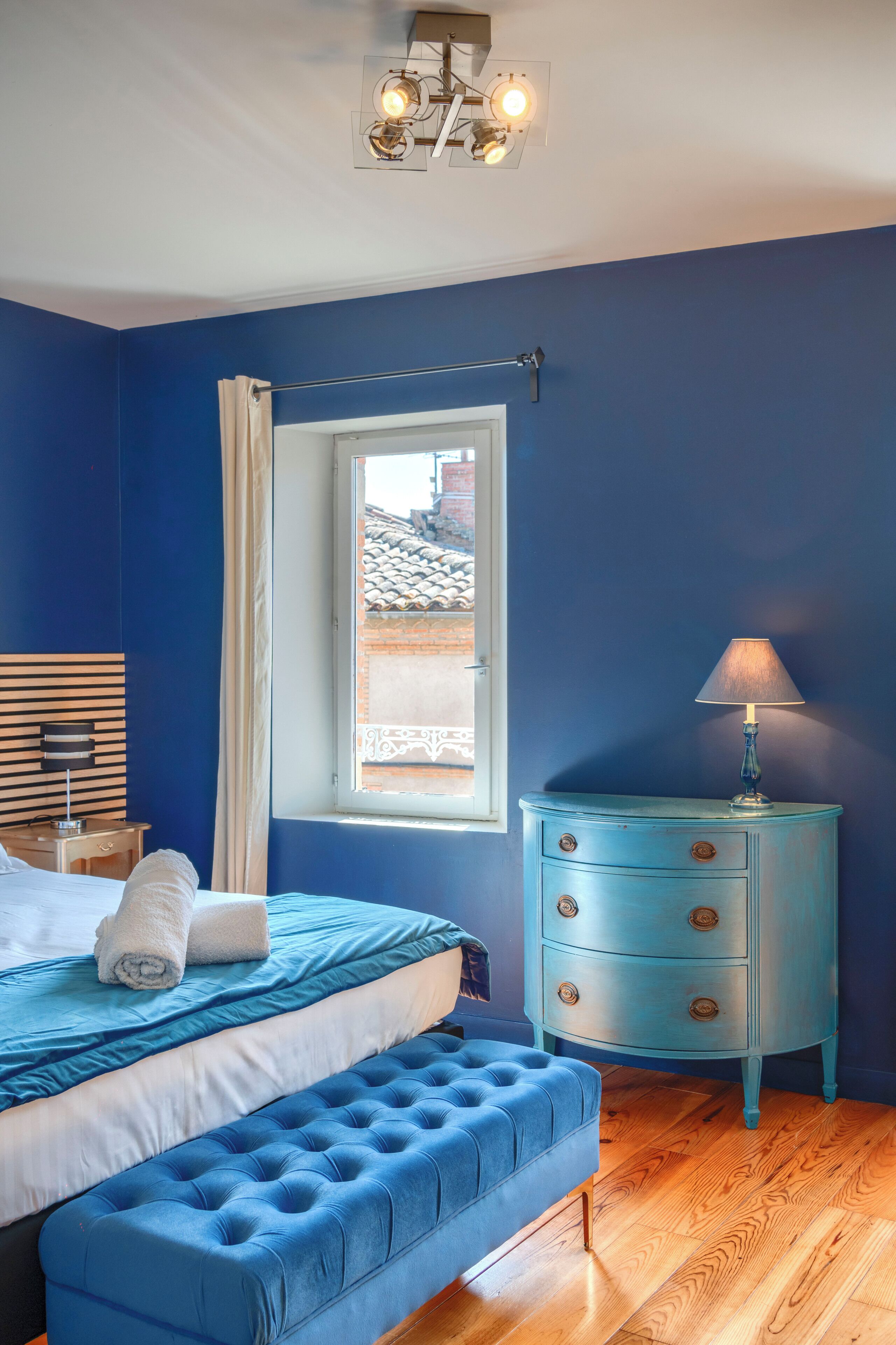Comfort kamer, 1 twee- of 2 eenpersoonsbedden, uitzicht op de stad | Een kluis op de kamer, een bureau, een laptopwerkplek