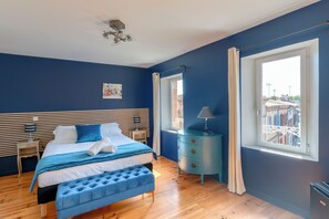 Chambre Confort Double ou avec lits jumeaux, vue ville | Coffres-forts dans les chambres, bureau