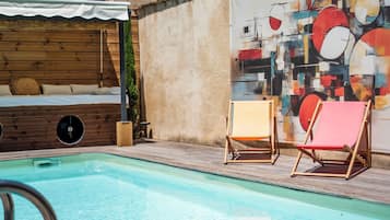 8 kolam renang outdoor