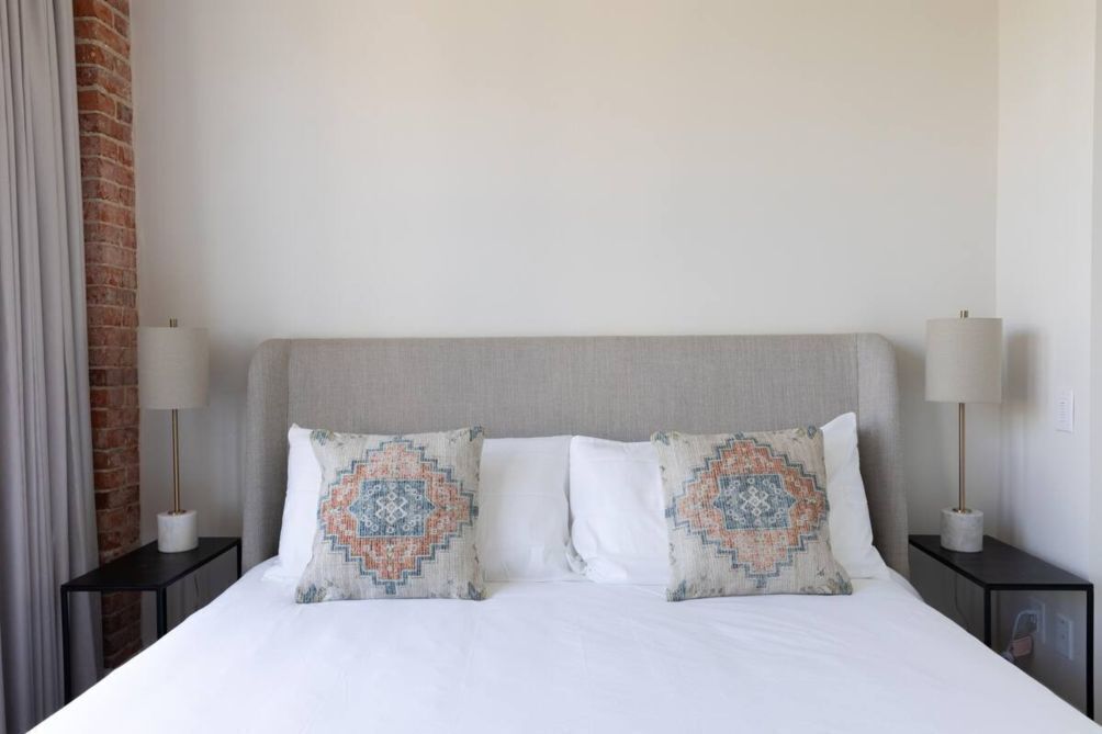 2 habitaciones, tabla de planchar con plancha y wifi gratis 