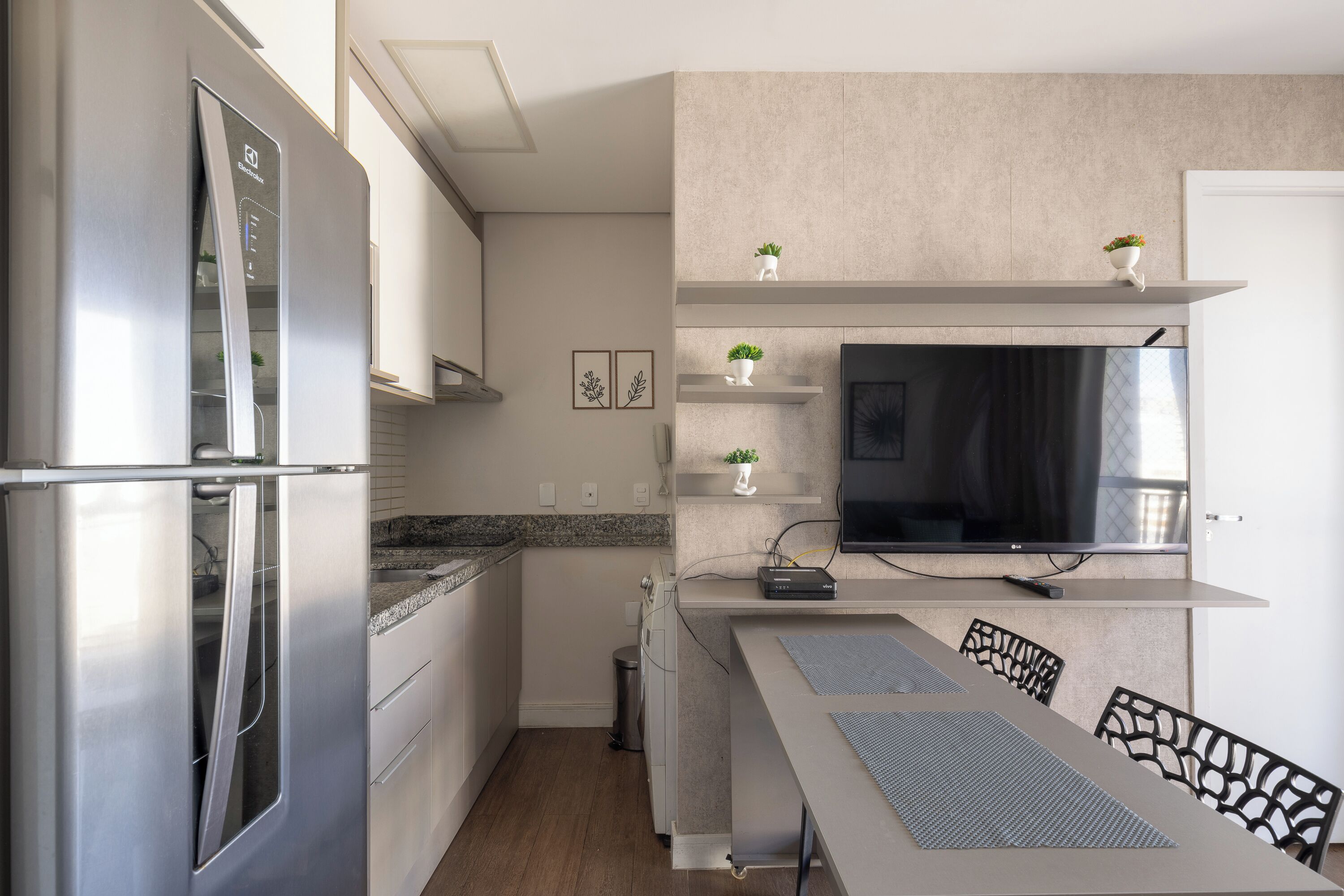 Leilighet – comfort, 1 dobbeltseng med sovesofa, balkong, byutsikt | Spiseområde
