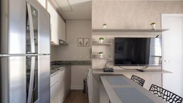 Leilighet – comfort, 1 dobbeltseng med sovesofa, balkong, byutsikt | Spiseområde
