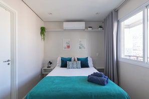 Comfort Apartment, 1 Double Bed with Sofa bed, Balcony, City View | Laptop workspace, iron/ironing board, WiFi (free) - StayHome - Centro Histórico - Gym & Pool (São Paulo)