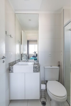 Comfort Apartment, 1 Double Bed with Sofa bed, Balcony, City View | Bathroom | Shower, free toiletries, hair dryer, towels - StayHome - Centro Histórico - Gym & Pool (São Paulo)