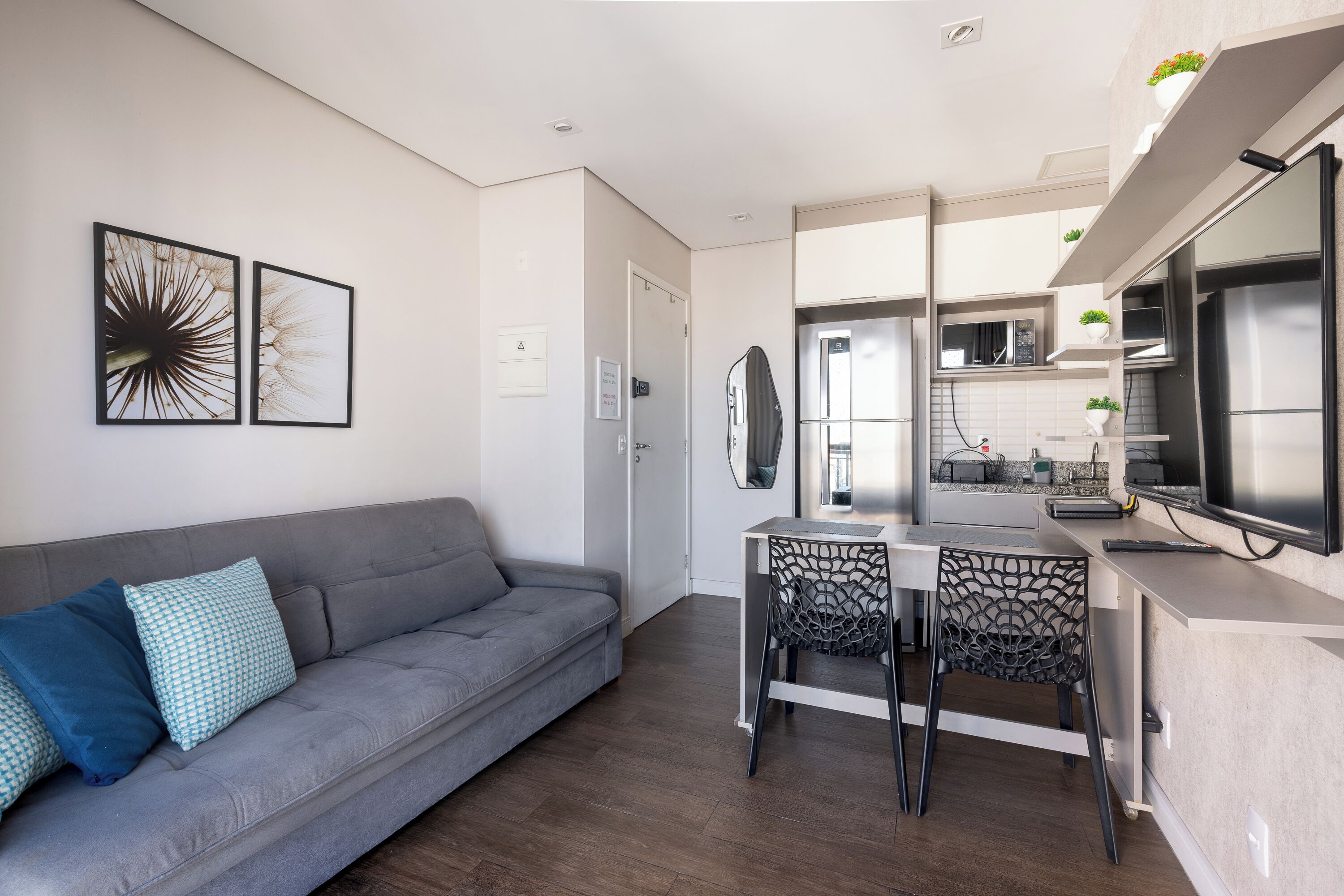Comfort Apartment, 1 Double Bed with Sofa bed, Balcony, City View | Living area