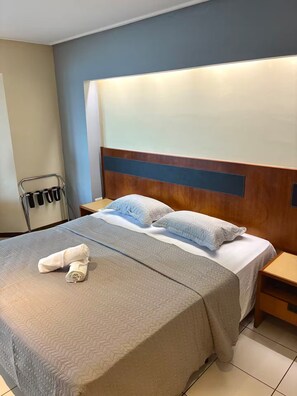 1 habitación, tabla de planchar con plancha, wifi y ropa de cama 