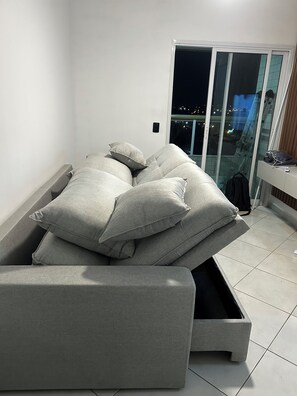Interior - Modern retreat with barbecue, 200m from the beach. (Praia Grande)