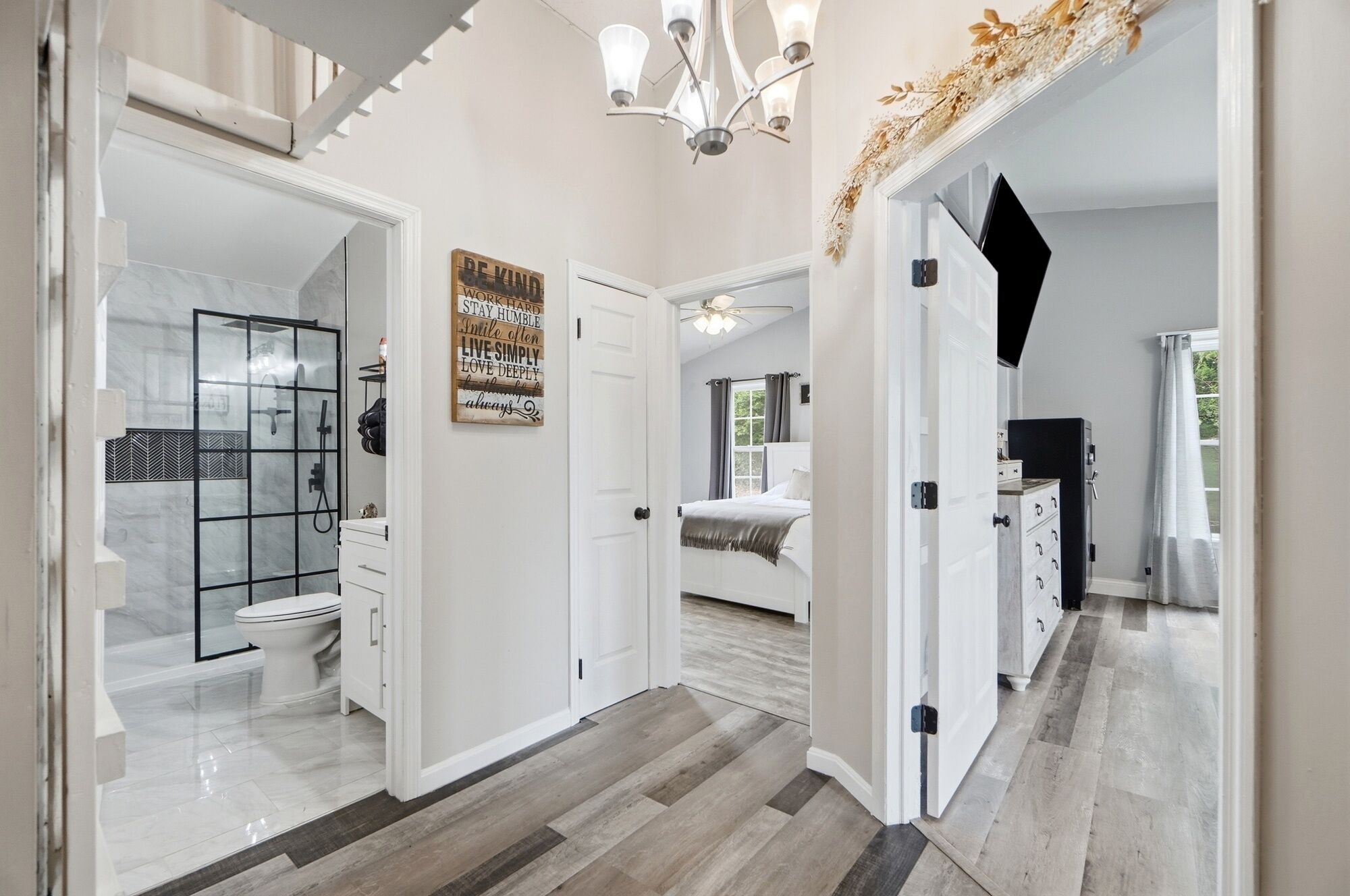 3 habitaciones, tabla de planchar con plancha y wifi gratis 