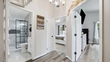 3 habitaciones, tabla de planchar con plancha y wifi gratis