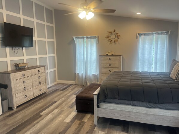 3 bedrooms, iron/ironing board, free WiFi, bed sheets