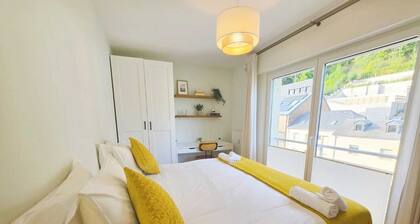 Premium 2BR Apartment w balcony&parking