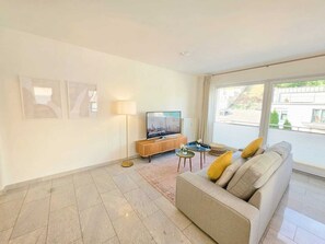 Huoneisto, parveke, kaupunkinäköala | Oleskelualue