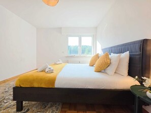 A bedroom with a bed, a window, and a view of the outdoors. - Premium 2BR Apartment w balcony&parking (Luxembourg)