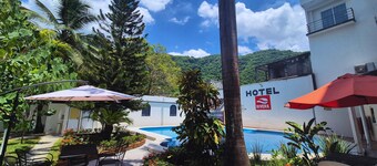 里维拉旅馆  